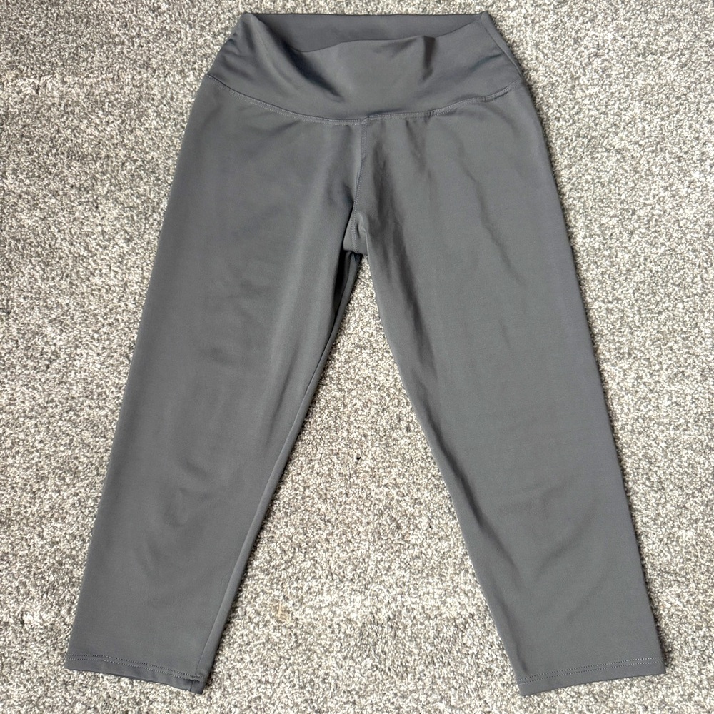 Bronzini Active Gray/ Silverish Knee Length Leggings Size Medium